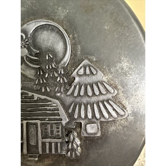 Vintage 1970 Cookie Tin Pewter Winter Night Gingerbread Design Metzkem 7.5"x3" - Picture 6 of 8